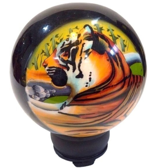 NIB Ambiance‎ Hand Painted Art in Glass by Innovation "Globe with Tiger" 120 mm - Picture 1 of 9